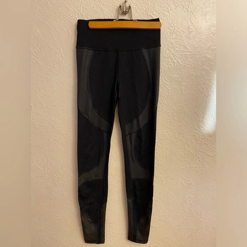 Lululemon legging - Picture 3 of 9